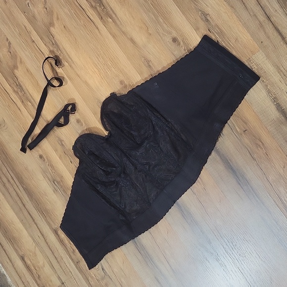 GODDESS Black Lace Underwire Structured Bustier Bra with Detachable Straps - 38C - Picture 6 of 14